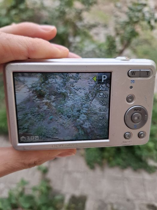 Компактен дигитален фотоапарат Olympus D-700, 12MP, 4 оптичен зум