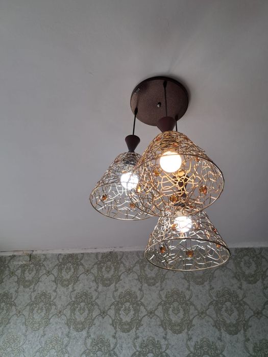 Продам     люстру