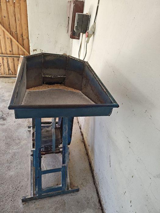 Moara urluiala hrana animale