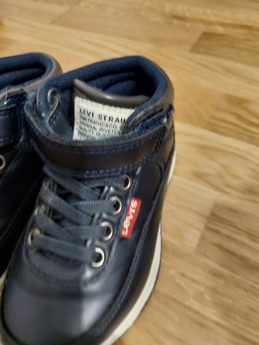 De vânzare ghetuțe Levis, mărimea 24 cm