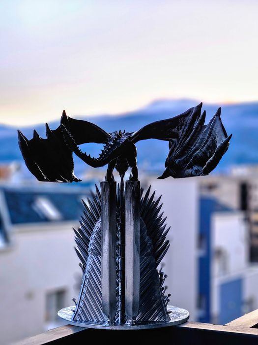 Железният трон с дракон - за фенове на Game of Thrones