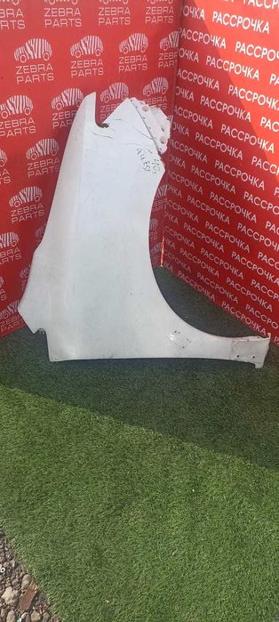 Крыло переднее правое,левое Nissan Quest