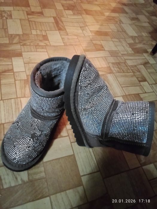 Продам зимние уги для девочки