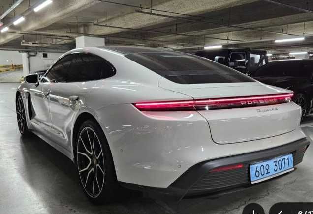 Porsche Taycan 4S