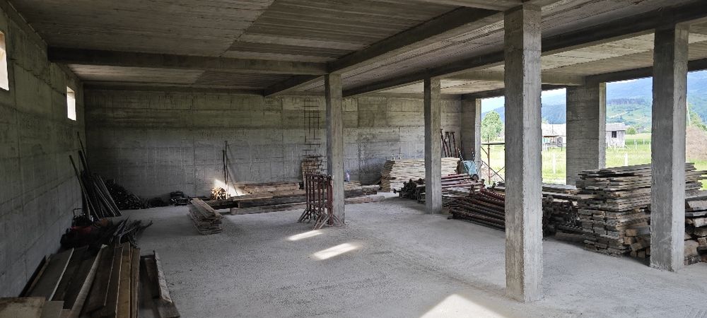 Vând imobil pentru scop comercial