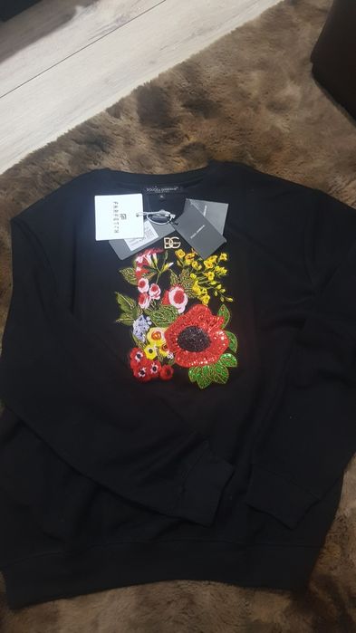 Pulover cu broderie florală și paiete de la Dolce & Gabbana