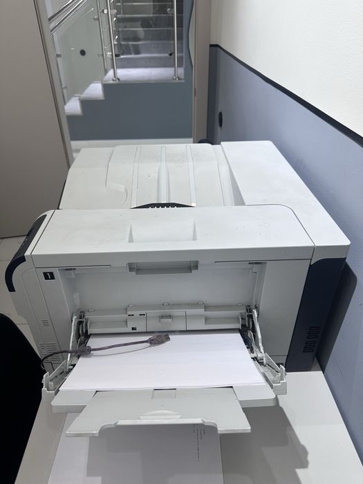 Принтер HP Color LaserJet CP5225