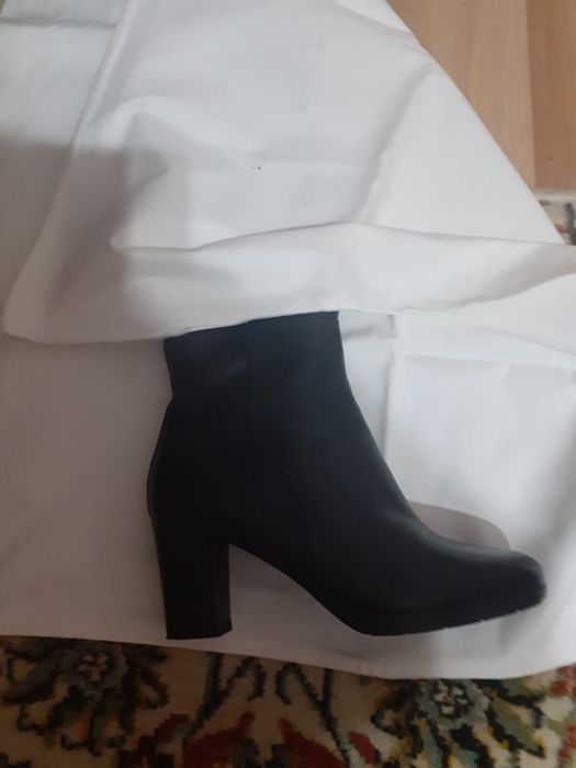Cizme lungi Anna Cori ,350 lei ,sunt noi,,negre
