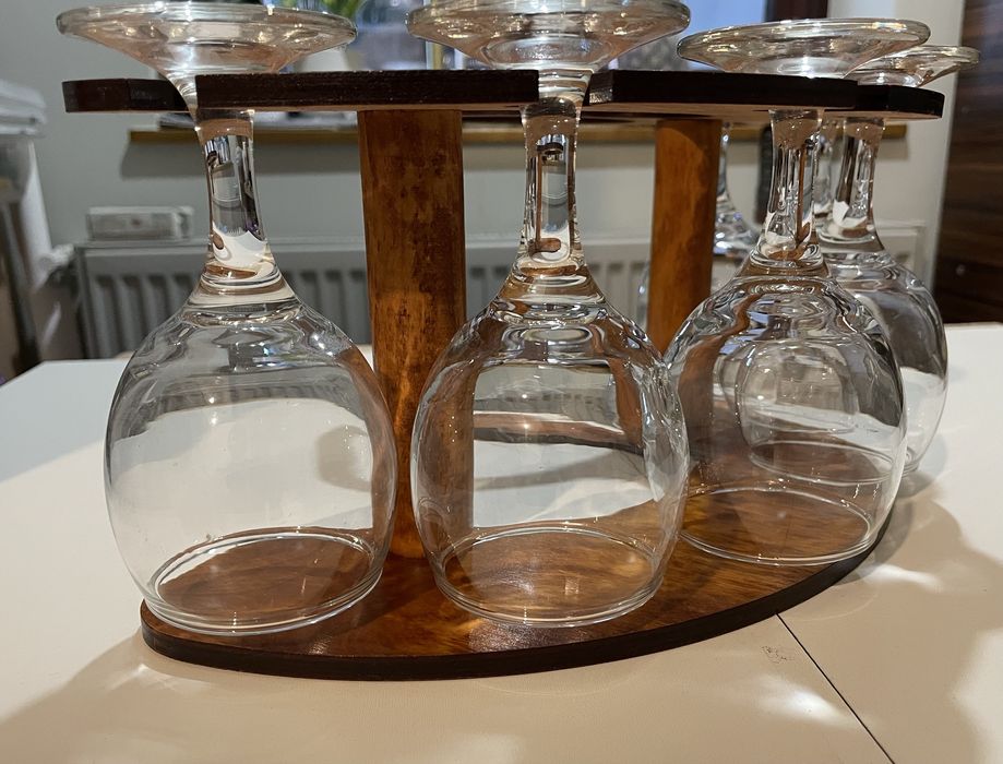 Minibar cu 6 pahare de vin