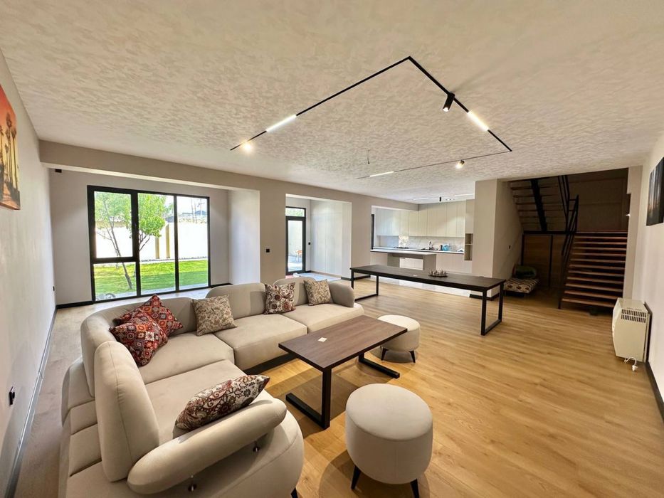 Продается Дом. Таунхаус. 2 сотки. Дустлик.