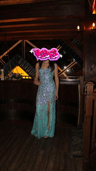 Вечернее платье с камнями