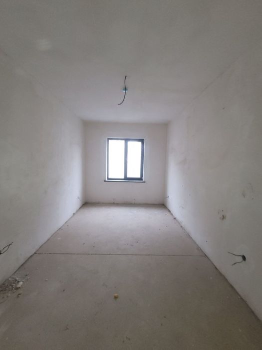 Arzonga 2 xonali kvartira srochna sotiladi