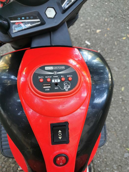 Червен акумулаторен мотор Motocross 1200CR 12V