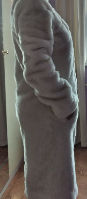 Шубы серый цвет и белый