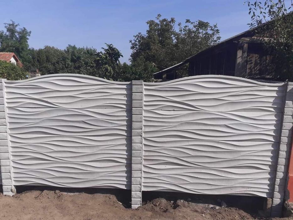 Gard din placi de beton prefabricat