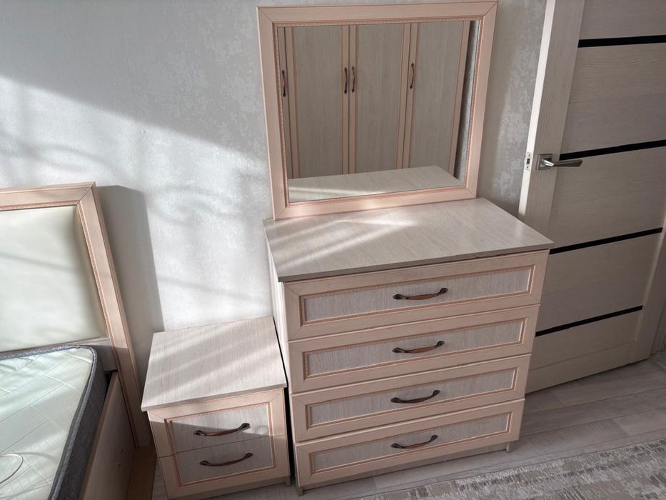 Продается спальный гарнитур!