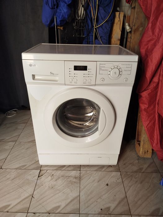 Продаеться стиральная машина Lg 5 kg