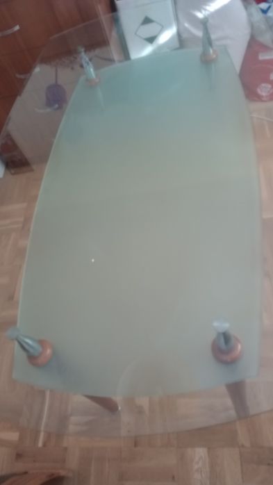 Стъклена  кухненска маса