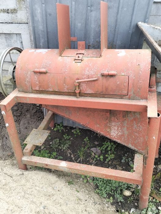 Vând !Moară de desfăcat porumb, Și Moară de măcinat porumb