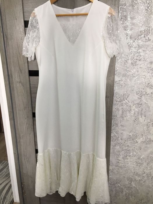 Женское белое торжественное платье