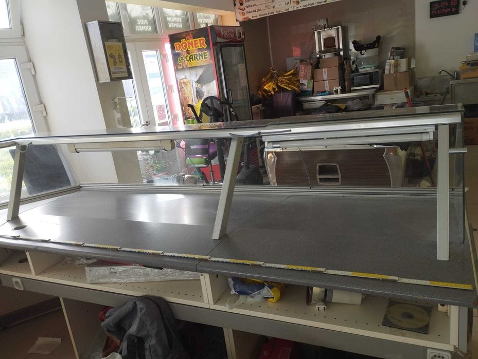 Bună ziua, vând vitrină în format L