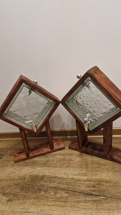 Vând recipiente băuturi alcoolice