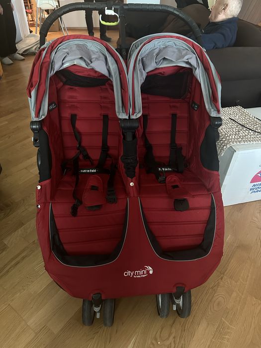 Коляска для двойняшек