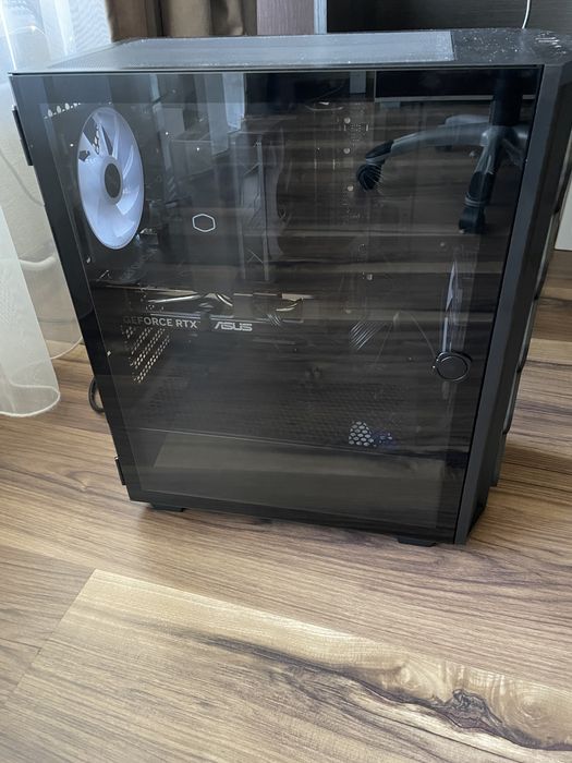 Продавам компютър