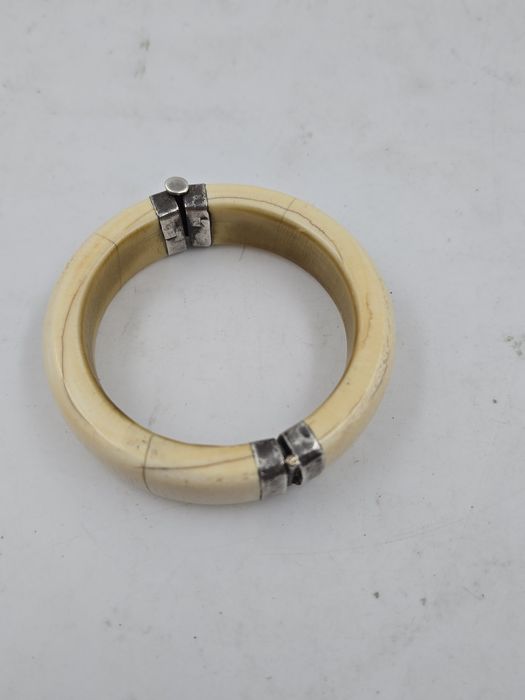 Bratara argint și os