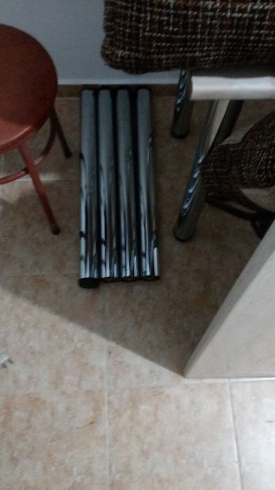 Masa de bucatarie ,blat termic,picioare corm.