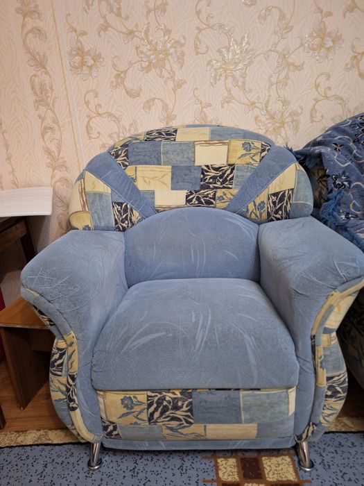 Продам б/у диван тройка 60000т, самовывоз,,возмоден торг.