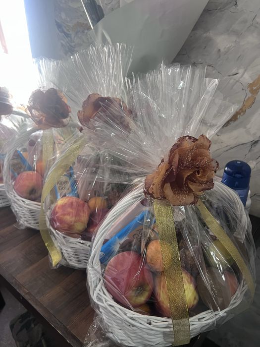 Продам корзину с фруктами