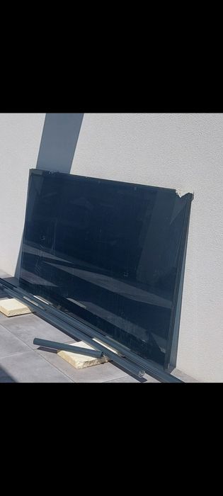Persoana fizica , vand 2 bucăți sticlă securizată neagră – NOUA– 16 mm