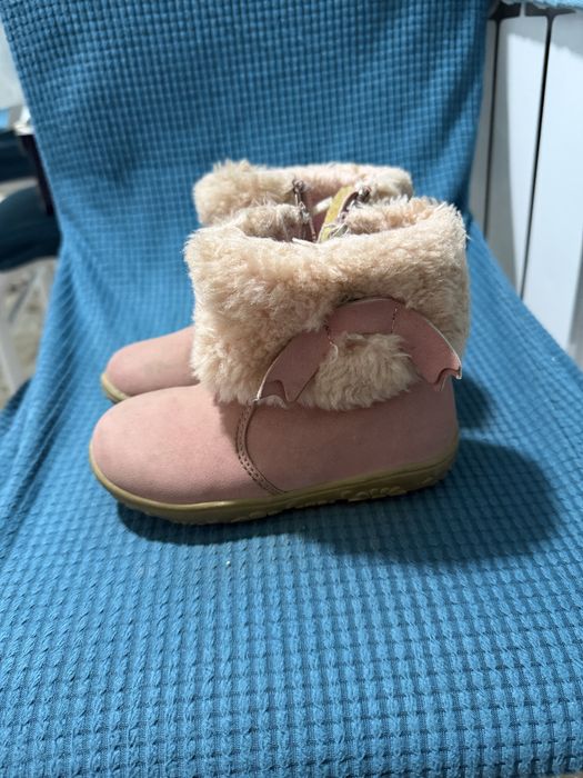Продам детскую обувь