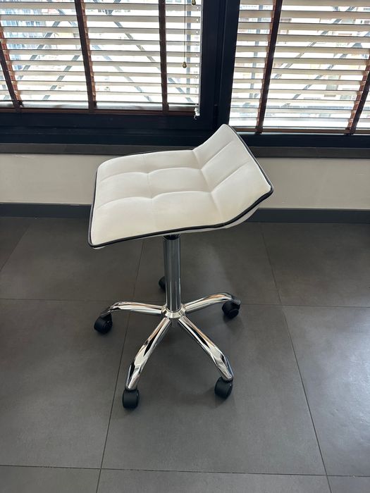 Висок стол на колелца Париж + 24м гаранция