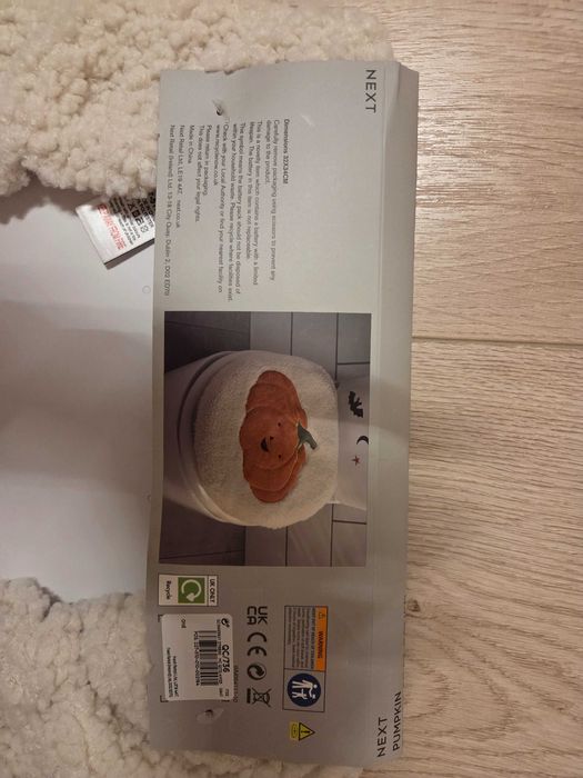 Килимче за баня и калъф закапак на тоалетна NEXT