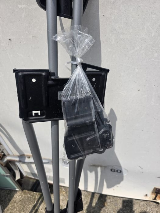 Vand 3 suporti biciclete Thule