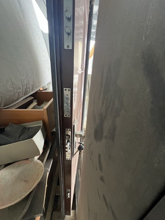 Металическая дверь