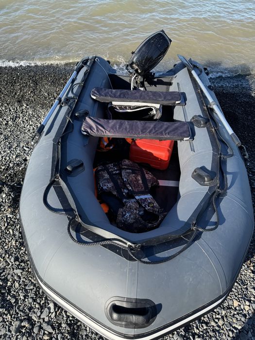 Продам лодку с мотором