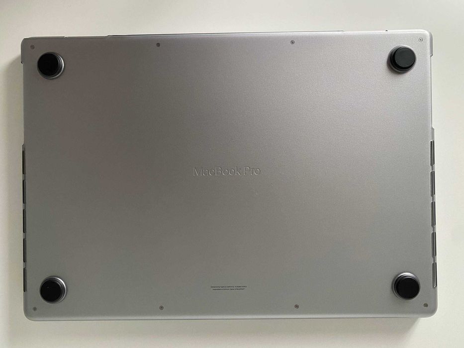 Матовый защитный чехол HardShell Case для MacBook Pro 16.2"