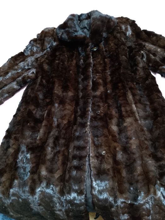 Продается женская шуба