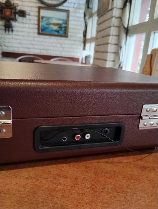 Грамофон, презапис от него на

флашка
, блутут.Изход към усилвател.