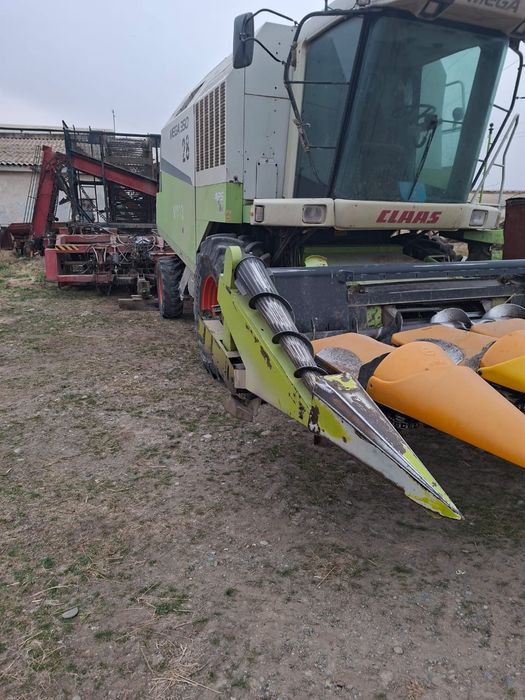 Продаётся  жатка  кукурузная