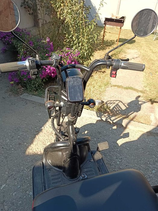 Vând 3000 lei  Are 50 km făcuți