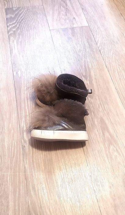 продали угги для малышей