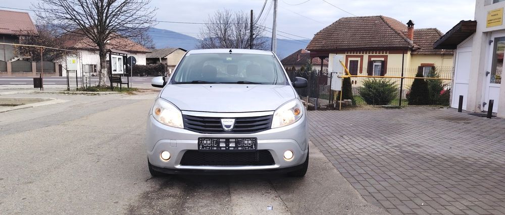 Dacia Sandero Anu 2008 Motor 1,4 Benzină Mpi Climă Preț Fix 1900 EURO