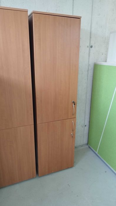 Еднокрил гардероб с рафтове  със заключване - Офис шкафове 54/200/40