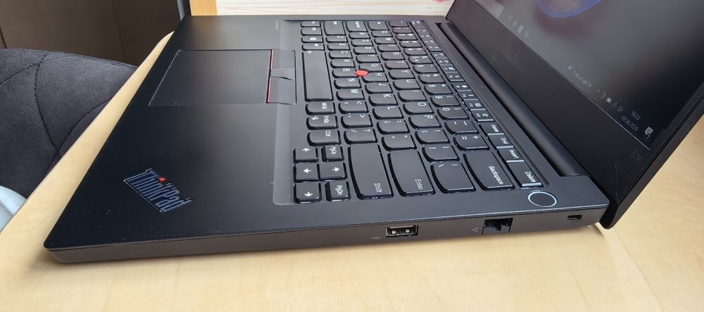 Laptop Lenovo ThinkPad E14_i5-10210U gen 10_SSD 256 GB_8GB DDR4_ca NOU / Full Metal