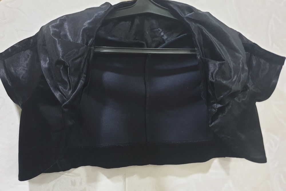 Продам Атласное Болеро.