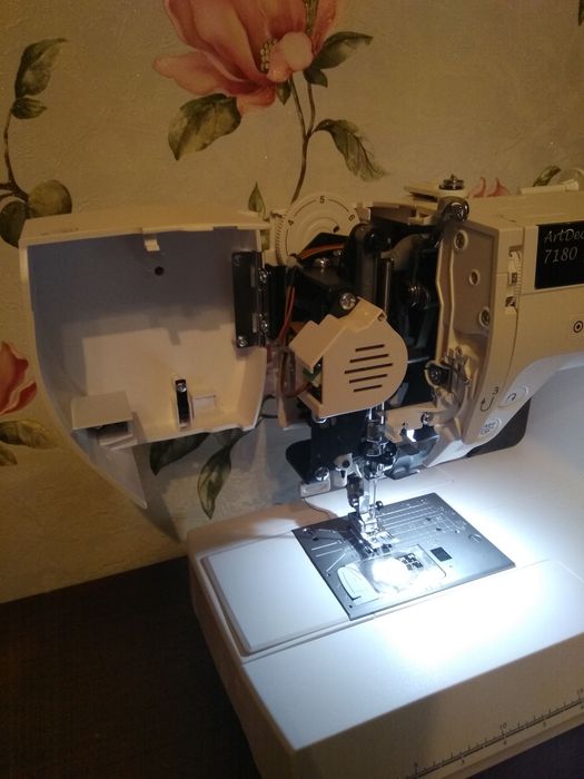 Швейная машина Janome art deco 7180
